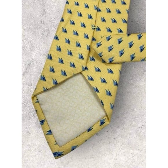 VINEYARD VINES Silk Tie USA Yellow Blue Geometric Credit Suisse W:3.6" EUC - Picture 5 of 6